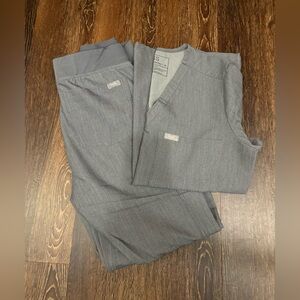 Figs scrub set in graphite gray - size XS & S